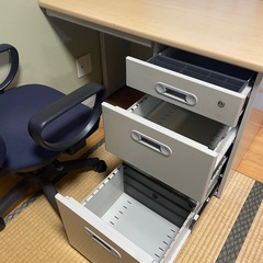 事務用机（椅子付）の画像