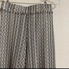 M size　Lutique 白と黒のレースストライプカジュアルパンツの画像