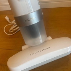 【美品】アイリスオーヤマ　超吸引ふとんクリーナー　布団掃除機2018年製の画像