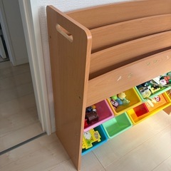 おもちゃ棚の画像