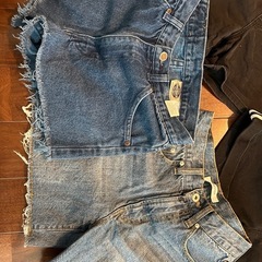デニムパンツなどの画像
