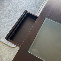 ☆木製 センターテーブル 濃いブラウン 中央ガラス板 引き出し付 の画像