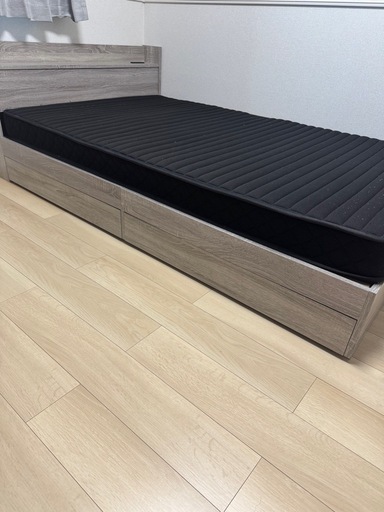 セミダブルベッド