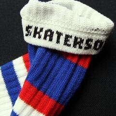 (3951) SkaterSocks ロングソックス 靴下 男女兼用 ソックス スケボー チューブソックス Knee high White tube socks with Royal Blue-Red stripes style 4 (22インチ) SKATE SK8の画像