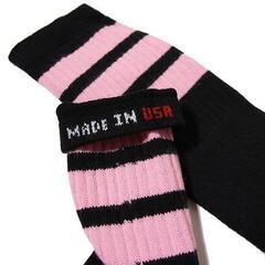 (6721) SkaterSocks ロングソックス 靴下 男女兼用 ソックス スケート スケボー チューブソックス Knee high Black tube socks with Baby Pink stripes style 1 (22インチ) SKATE SK8の画像