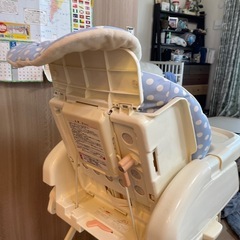  Apricaベビースイングチェアの画像