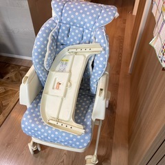  Apricaベビースイングチェアの画像