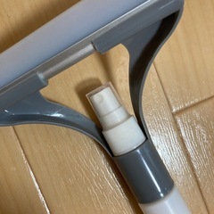 ほぼ新品　窓掃除スクイージー　霧吹き付きの画像