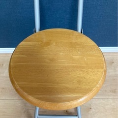 折りたたみイスの画像