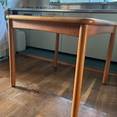 正方形木製机の画像