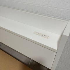 セミダブルベッドフレーム　ホワイト　白　コンセント付きの画像