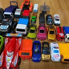 車のおもちゃの画像