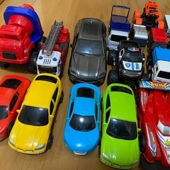 車のおもちゃの画像