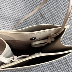 ミニショルダーバッグ オフホワイト GUの画像