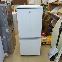 SHARP 2ドア冷蔵庫 SJ-14E5-KW 137L 2018年製 冷蔵庫の中に小さいヒビあり 動作確認済み【こちらは店舗です。浜村鹿野温泉ICから3分 買取本舗 宮本リサイクル 営業時間9～19時 定休日水曜のみ←連絡できませんm(_ _)m】の画像
