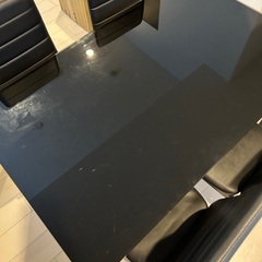 ガラスダイニングテーブルの画像