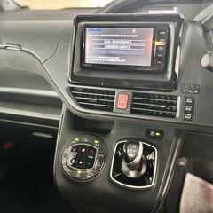 H27 トヨタ ヴォクシー ハイブリッド Vの画像