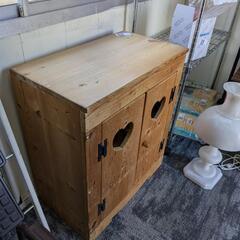 ハートがかわいい木製家具の画像