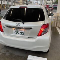 R7年2月車検済み　H24（2012）型ヴィッツ／スマートキー／HIDヘッドライト／リッター18キロ／13万キロの画像