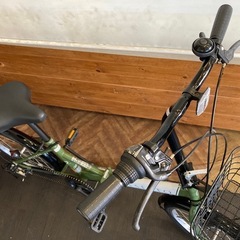 【SALE！7月中防犯登録無料！チェーン新品！】6段変速　20インチ折りたたみ自転車　モスグリーンの画像