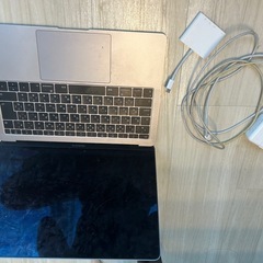 MacBook Air（2020年モデル）画面不良／アダプター・ケーブル付きの画像