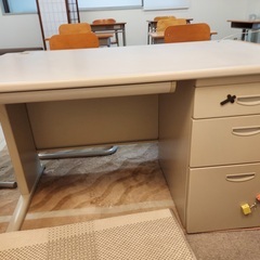 事務机を無料で差し上げますの画像