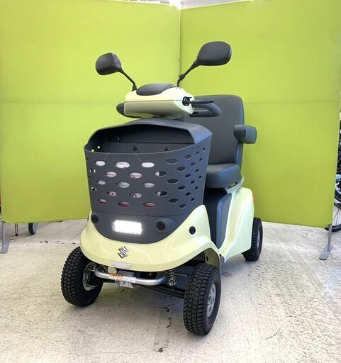 ☆美品☆ SUZUKI/ｽｽﾞｷ ｾﾆｱｶｰ ET4DB 2023年製  電動 車椅子 ﾊﾝﾄﾞﾙ型 ｼﾙﾊﾞｰｶｰ 四輪 【ユーズドユーズ名古屋天白店】 JM072602