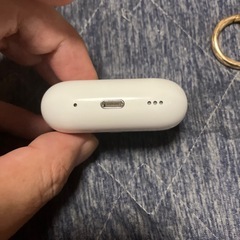 ブルートゥースイヤホンカバー付ブラック✖️ゴールドカラビナ付の画像