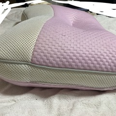 枕  32✖️47✖️h10cm  桃色と白  西川の画像