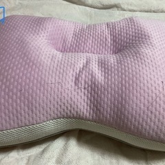枕  32✖️47✖️h10cm  桃色と白  西川の画像