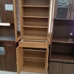 リユースのサカイ栃木店★ジモティ割あり★  食器棚 ベージュ W...