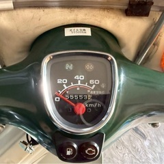 ★支払い総額6.0万円★関東圏内即日配送可能！ホンダ スーパーカブ50Fi AA01 フロントスクリーン付き！リアボックス付き！4スト、インジェクション！の画像