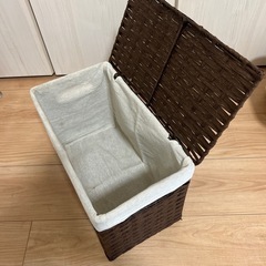 収納かご　蓋付きの画像