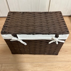 収納かご　蓋付きの画像