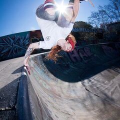 (3959) SkaterSocks ロングソックス 靴下 男女兼用 ソックス スケート スケボー チューブソックス Knee high White tube socks with Green stripes style 3 (22インチ) SKATE SK8の画像