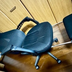 リクライニング機能付きオフィスチェアの画像
