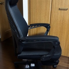 リクライニング機能付きオフィスチェアの画像