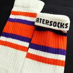 (4922-25) SkaterSocks ロングソックス 靴下 男女兼用 ソックス スケート スケボー チューブソックス Knee high White tube socks with Orange-Purple stripes style 4 (25インチ) SKATE SKの画像
