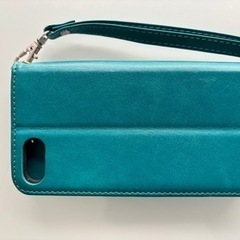 傷や汚れからスマホを保護する手帳型スマホケースの画像