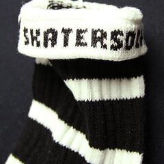 (2745-25) SkaterSocks ロングソックス 靴下 男女兼用 ソックス スケート スケボー チューブソックス Knee high White tube socks with Black stripes style 1 (25インチ) SKATE SK8の画像