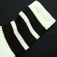 (2745-25) SkaterSocks ロングソックス 靴下 男女兼用 ソックス スケート スケボー チューブソックス Knee high White tube socks with Black stripes style 1 (25インチ) SKATE SK8の画像