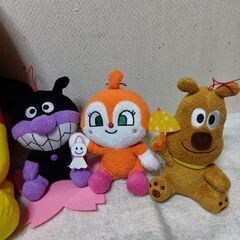 特大小物入れ付きアンパンマン＆キャラクターぬいぐるみ3個の画像