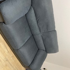3人掛けネイビーソファーの画像