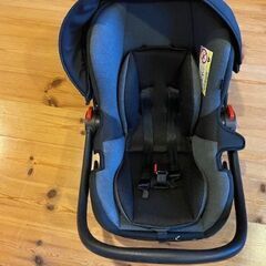 新生児から使えるチャイルドシート：クレイドルオーカ ファーストキャリーⅢ の画像