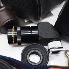 NIKOMAT ソフトケース　CANON　アングルファインダー　三脚　他　カメラアクセサリーまとめの画像