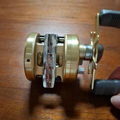 SHIMANO  シマノ カルカッタ 251 左巻きの画像
