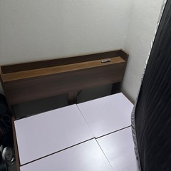 ベッドフレームの画像