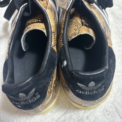 adidasスニーカーの画像