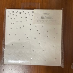 ペーパーナプキン、ストロー、紙コップのセットの画像