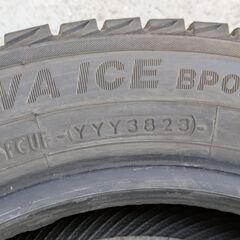 極上２０２３年ヨコハマ冬タイヤ工賃込み１５５／６５Ｒ１３　４本セットの画像